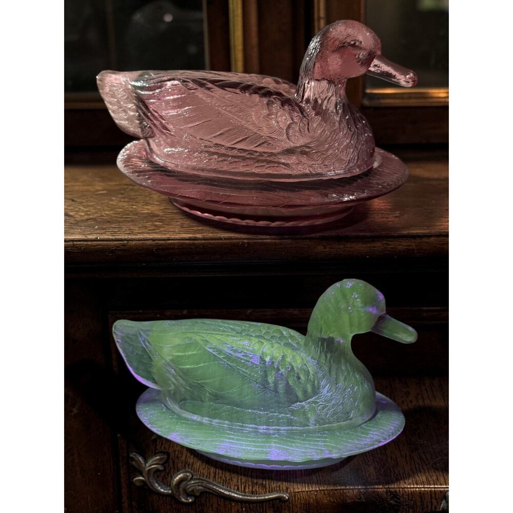 Vintage Tiffin Franciscan Duck On Nest Amethyst Glass Covered Dish Uranium Glow